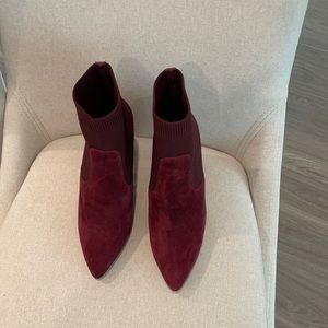 Steve madden burgundy booties never wore